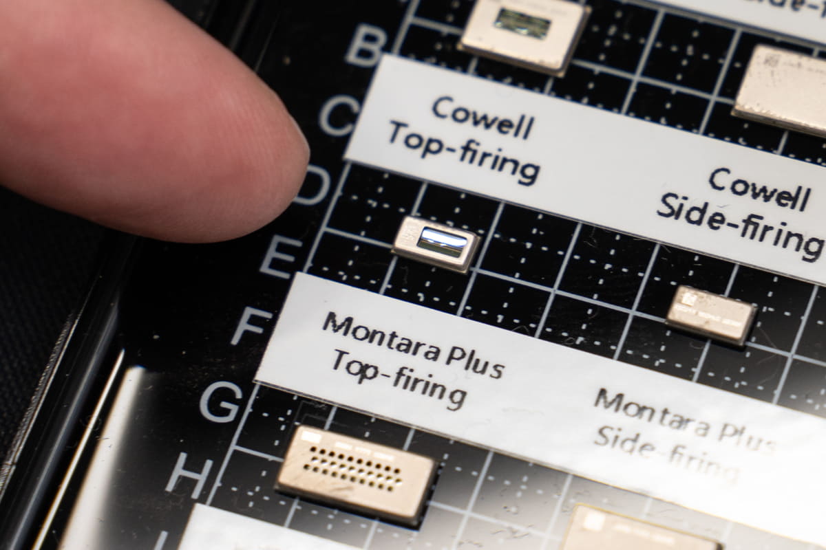 指先にあるのが「Cowell Top Firing」