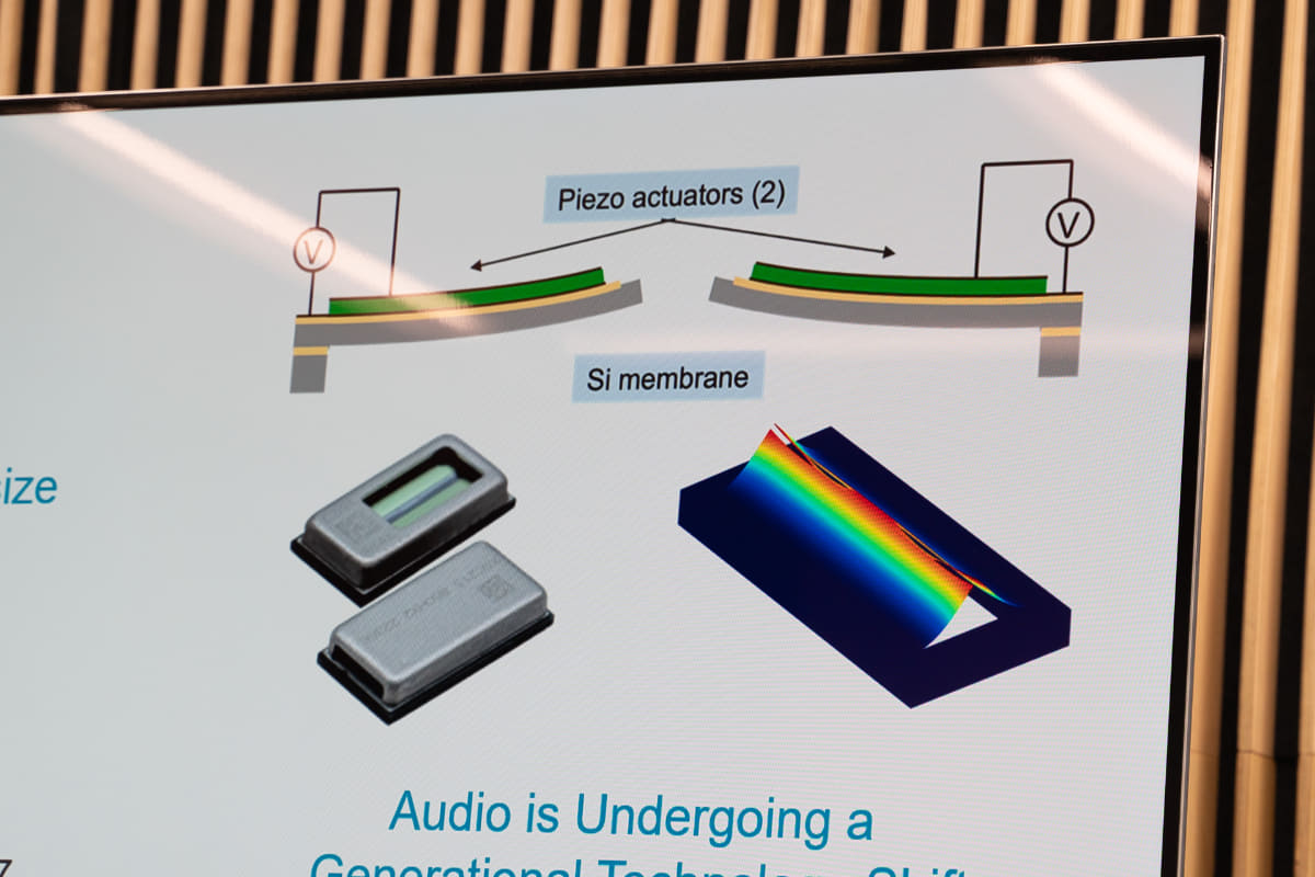 「Cowell Top Firing」のイラスト。上に描かれているのが蓋の部分の構造、左下がドライバーの外観、右下が蓋の動作を描いたものだ