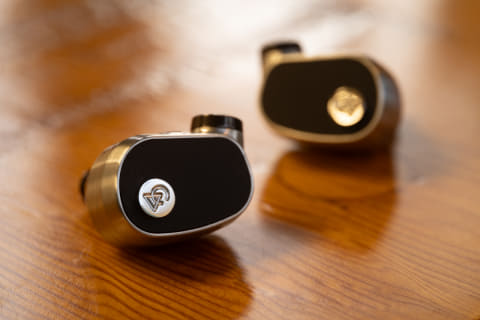 Campfire Audioから期間限定IEM。鮮明でブライトな「Black Star」 - AV