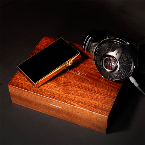 AKの純金メッキDAP「A&ultima SP3000 Gold」、1月20日発売へ - AV Watch