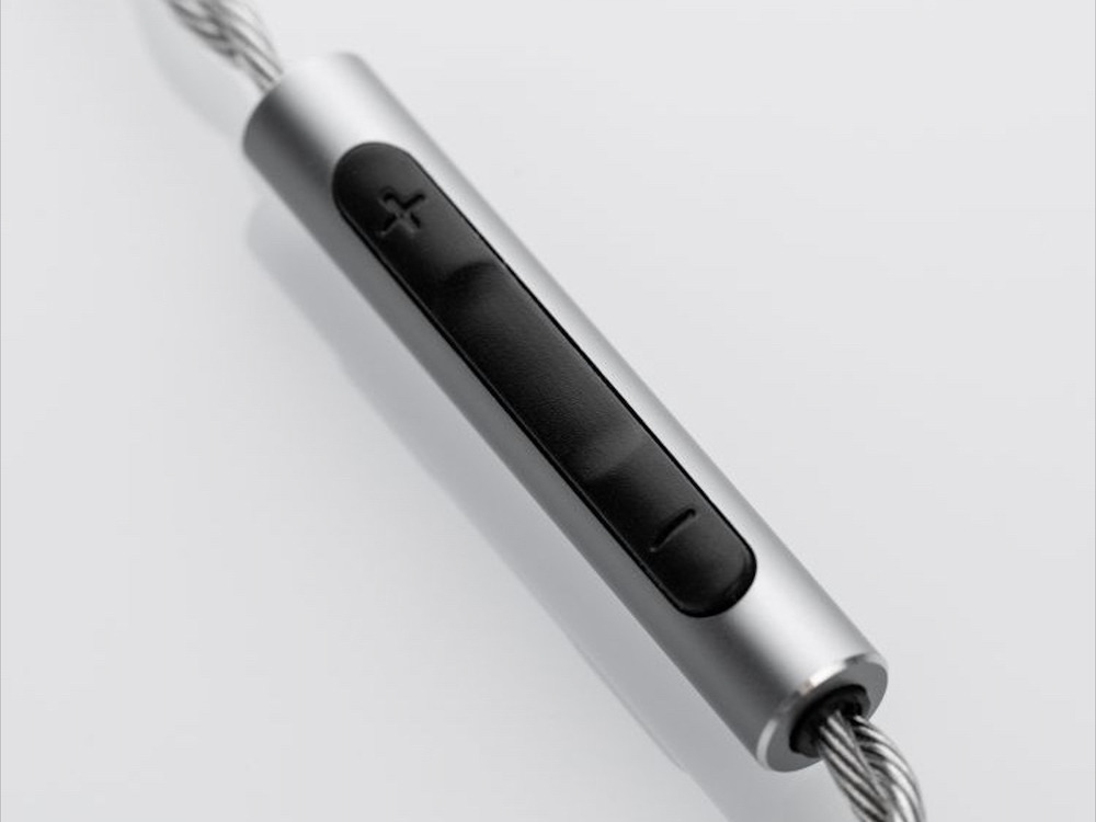 3ボタン式のリモコン付きマイク