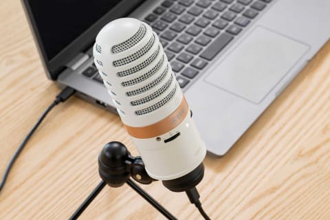 YAMAHA USBマイク YC-M01U ホワイト ヤマハ、スタンドとイヤフォンジャック付きのUSB-Cマイク - AV Watch