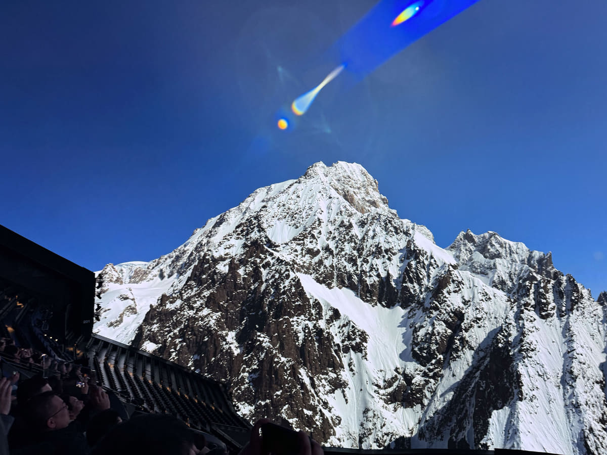 上映時のシアター。圧倒的な解像度と輝度の映像が目の前に迫る