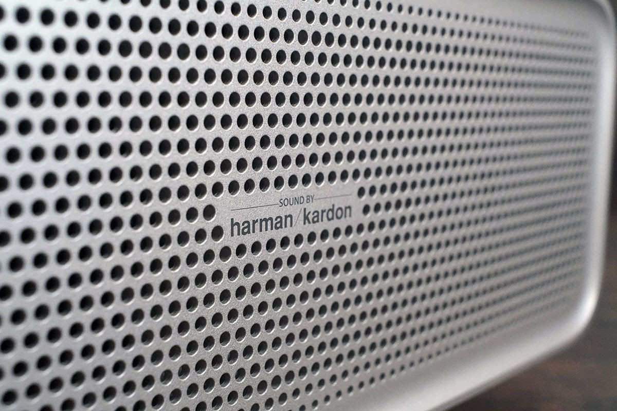 側面にHarman Kardonロゴ