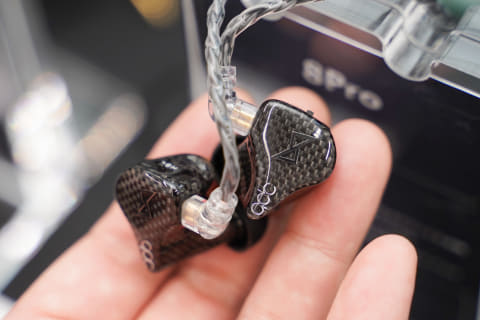 qdc、片側15ドライバ「EMPEROR」最終版。EmpireEars最上位「RAVEN」も