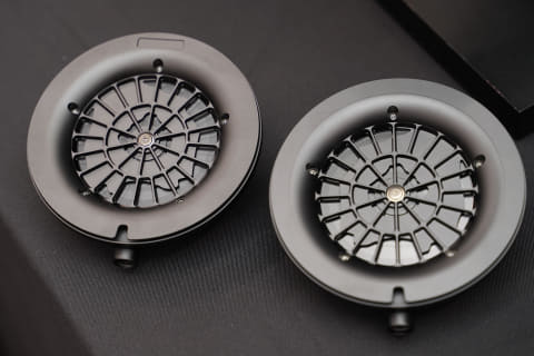 STAXから小型円形の“静電型新世代エントリー”。finalから「D7000