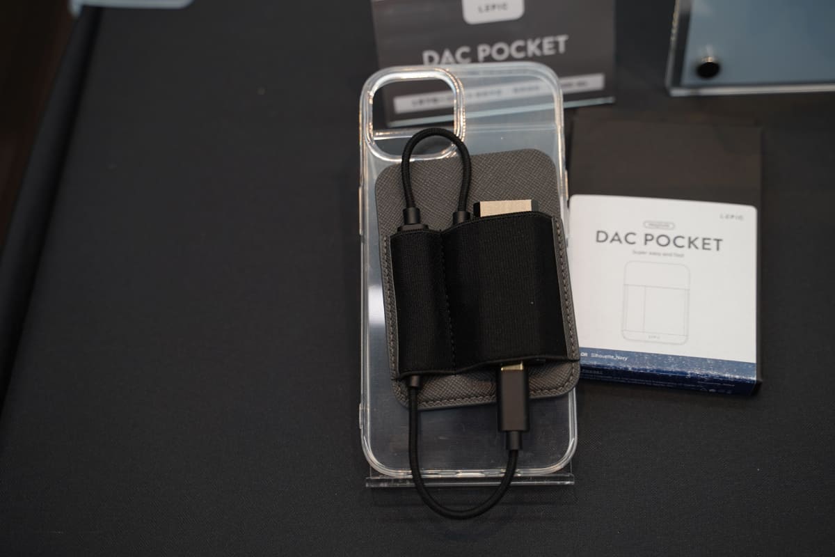 Magsafeやそれに準拠したマグネットリングに、DAC POCKETごと固定できる