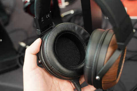 STAXから小型円形の“静電型新世代エントリー”。finalから「D7000