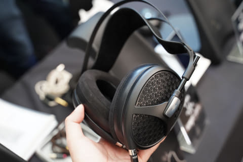 STAXから小型円形の“静電型新世代エントリー”。finalから「D7000