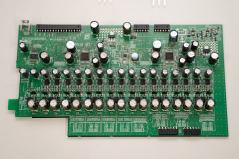 デノン、小さくても“モンスターを凌駕する”11.4chAVアンプ「AVC