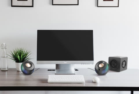 クリエイティブ、大型ドライバ&RGBライトの球形スピーカー - AV Watch