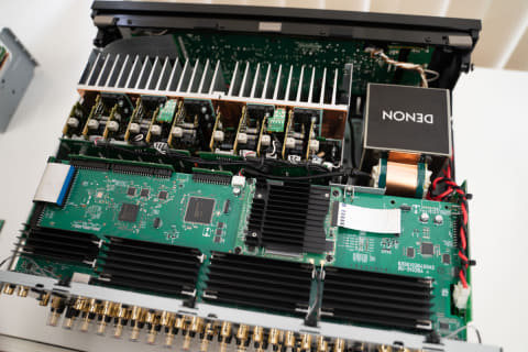 モンスター超える”デノン新AVアンプ「AVC-X6800H」開発者の家で聴い