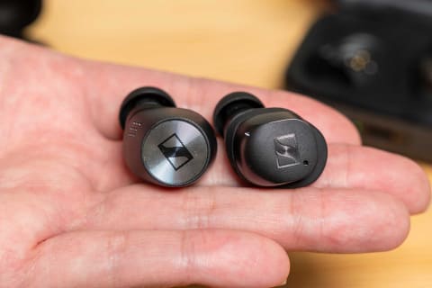 MOMENTUM True Wireless 4 グラファイト【左側のみL】 SENNHEISER MOMENTUM True Wireless 4 レビュー | 定番