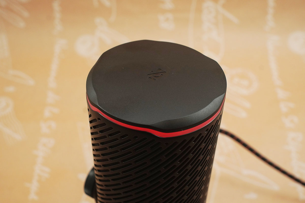 ミュートは天面をタッチするだけ