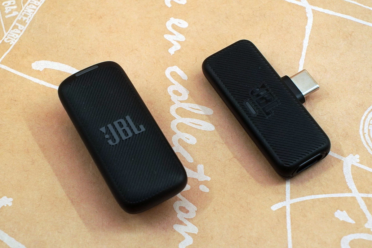 左がマイク、右がレシーバー