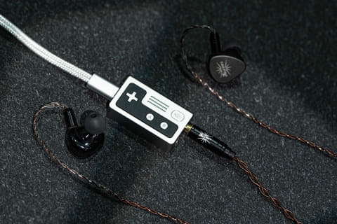 ファミコンコントローラ似”のUSB DACアンプ。Kiwi Earsから9780円 - AV