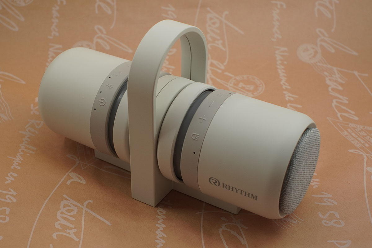 クレードルと一体化した状態でも再生できる