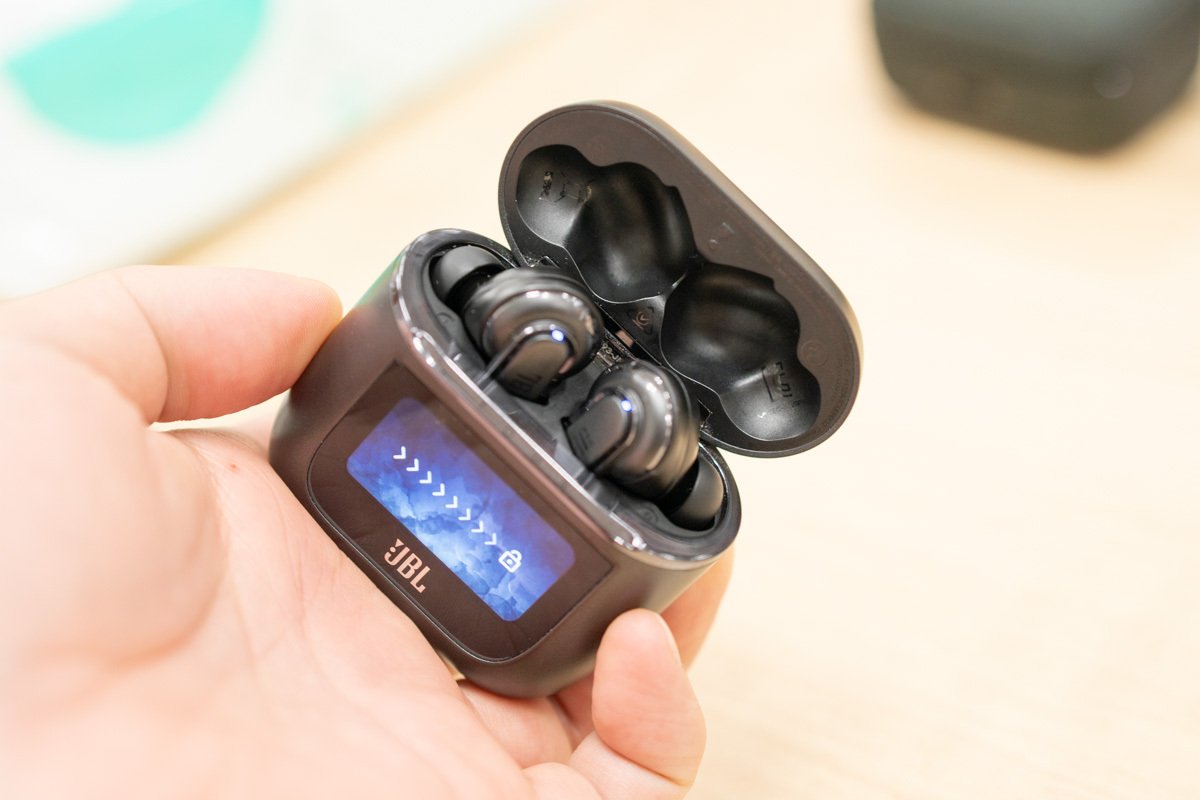 「JBL Tour Pro 2」(ブラック)