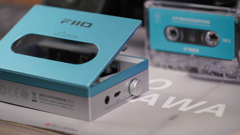 FIIOがポータブルカセットプレーヤー復刻。13時間再生できる