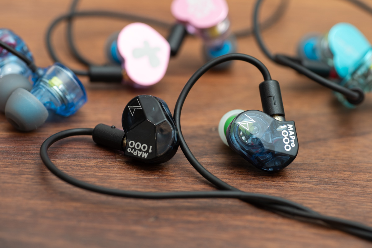 中央がMaestraudio「MAPro1000」