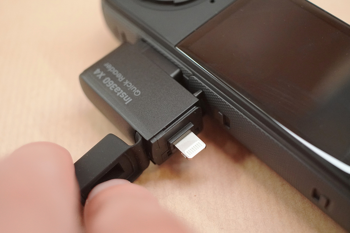 外部のメモリーカードへ記録してiPhone等へ直刺しできるクイックリーダー