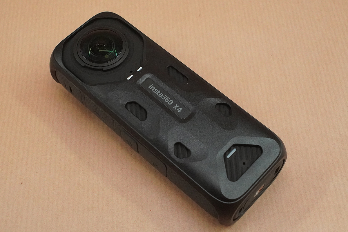 ボディの放熱を助けるサーもグリップカバー