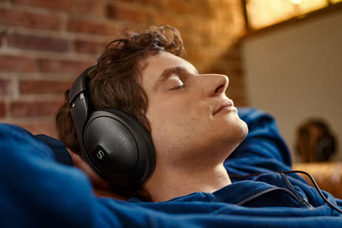 ゼンハイザー、ニュートラルで広大な音場の密閉型ヘッドフォン