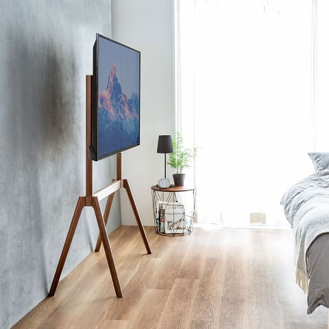 イーゼル風　テレビ台　インテリア 絵画のようにテレビを設置。木製イーゼル風スタンド - AV Watch