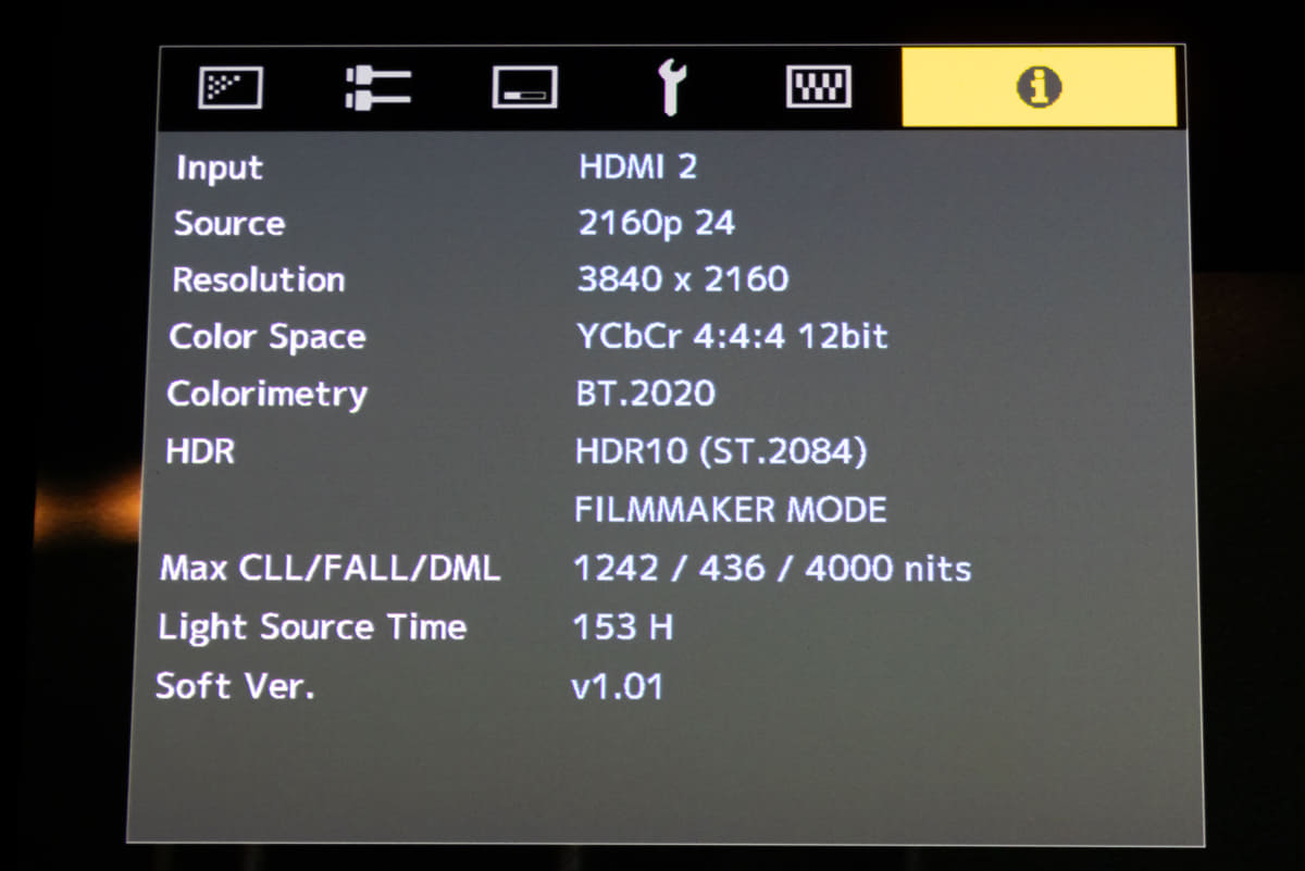 V900Rの詳細情報画面。新たにMax DML(Max Display Mastering Luminance)が加わった
