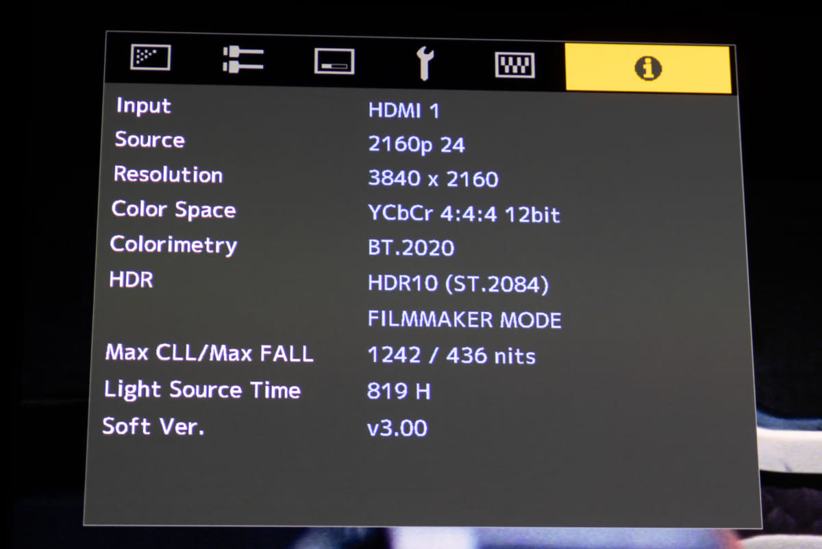 V90Rの詳細情報画面。Max CLLとMax FALLのみ表示されている