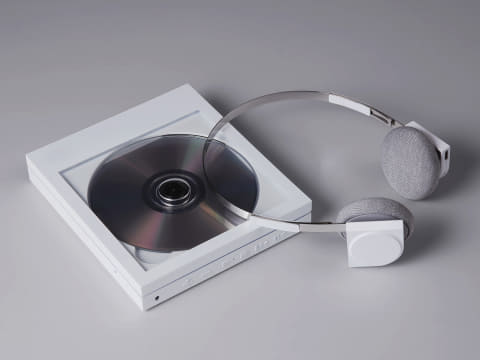 km5 ヘッドホン・CDプレイヤーセット 画期的なCDプレイヤーが注目を集めた〈km5〉がヘッドフォンをリリース