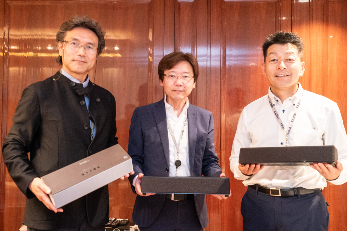 左からOPSODIS LIMITEDの村松繁紀事業統括推進部長、渡邊明彦営業統括部長、安藤達也製品開発統括部長