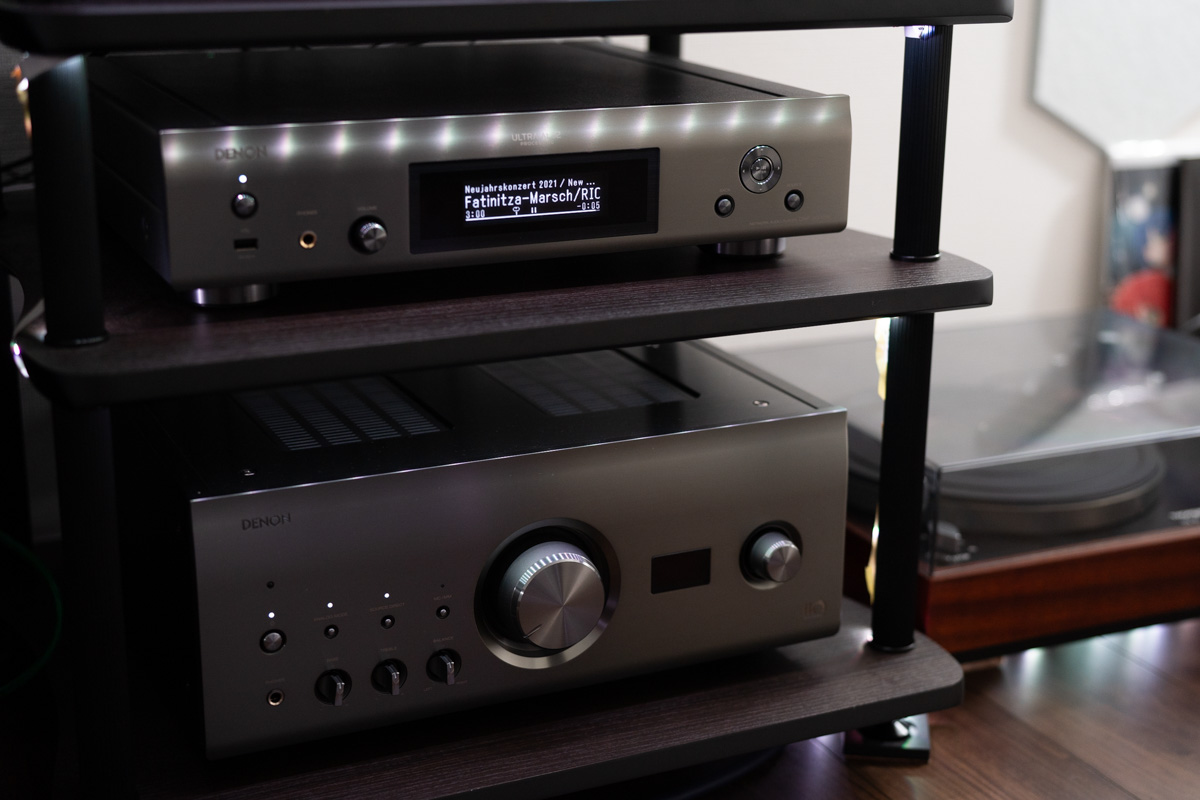 上段がネットワークオーディオプレーヤー「DNP-2000NE」