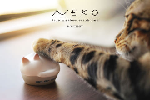 ねこ、かわいい」がイヤフォンに。電源ON「みゃー」、5回タップ