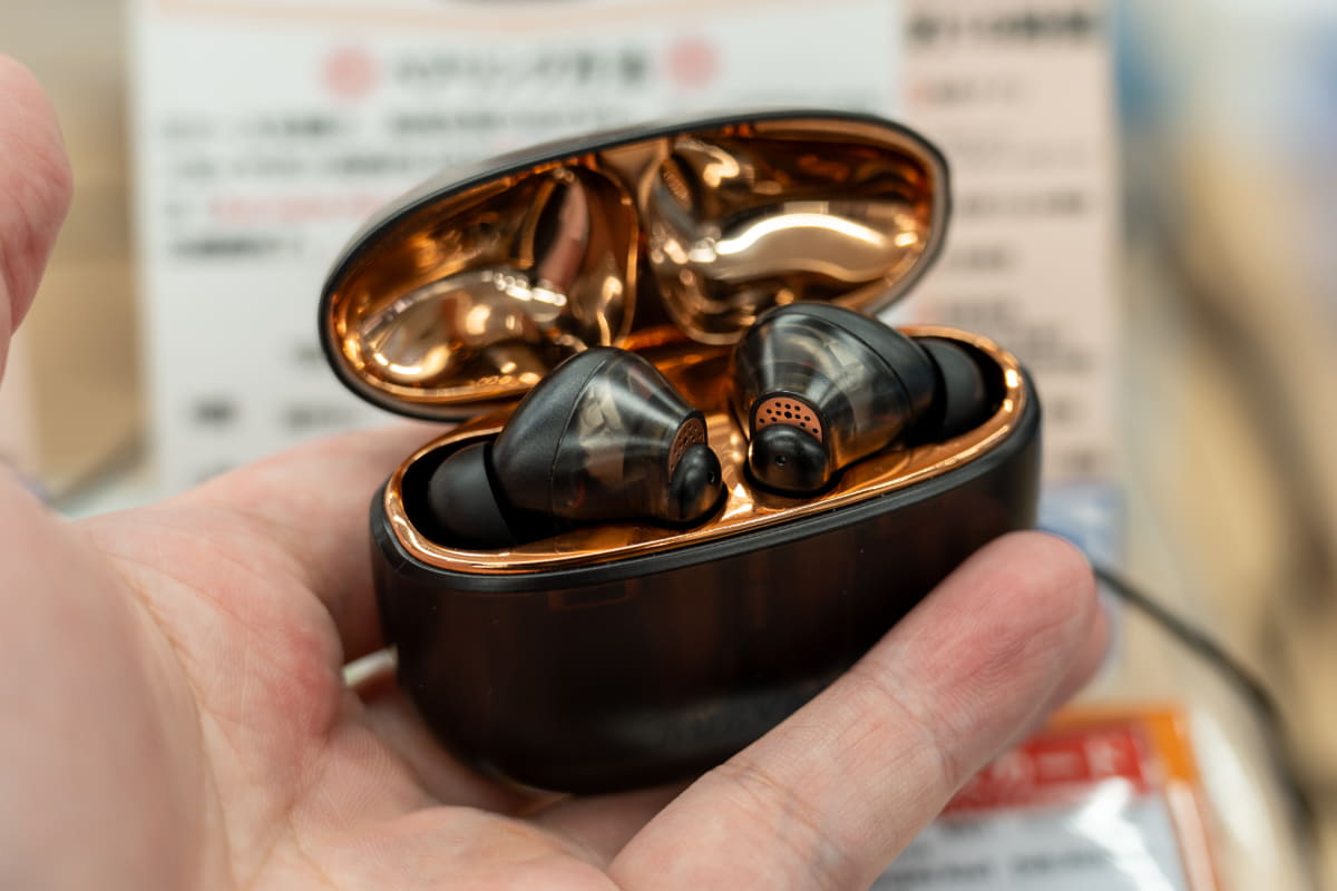 同じくMEMSドライバー採用のCreative「Aurvana Ace」