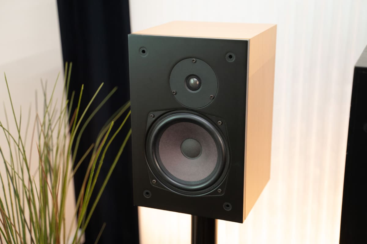 創業当初は低価格なスピーカーをメインに開発