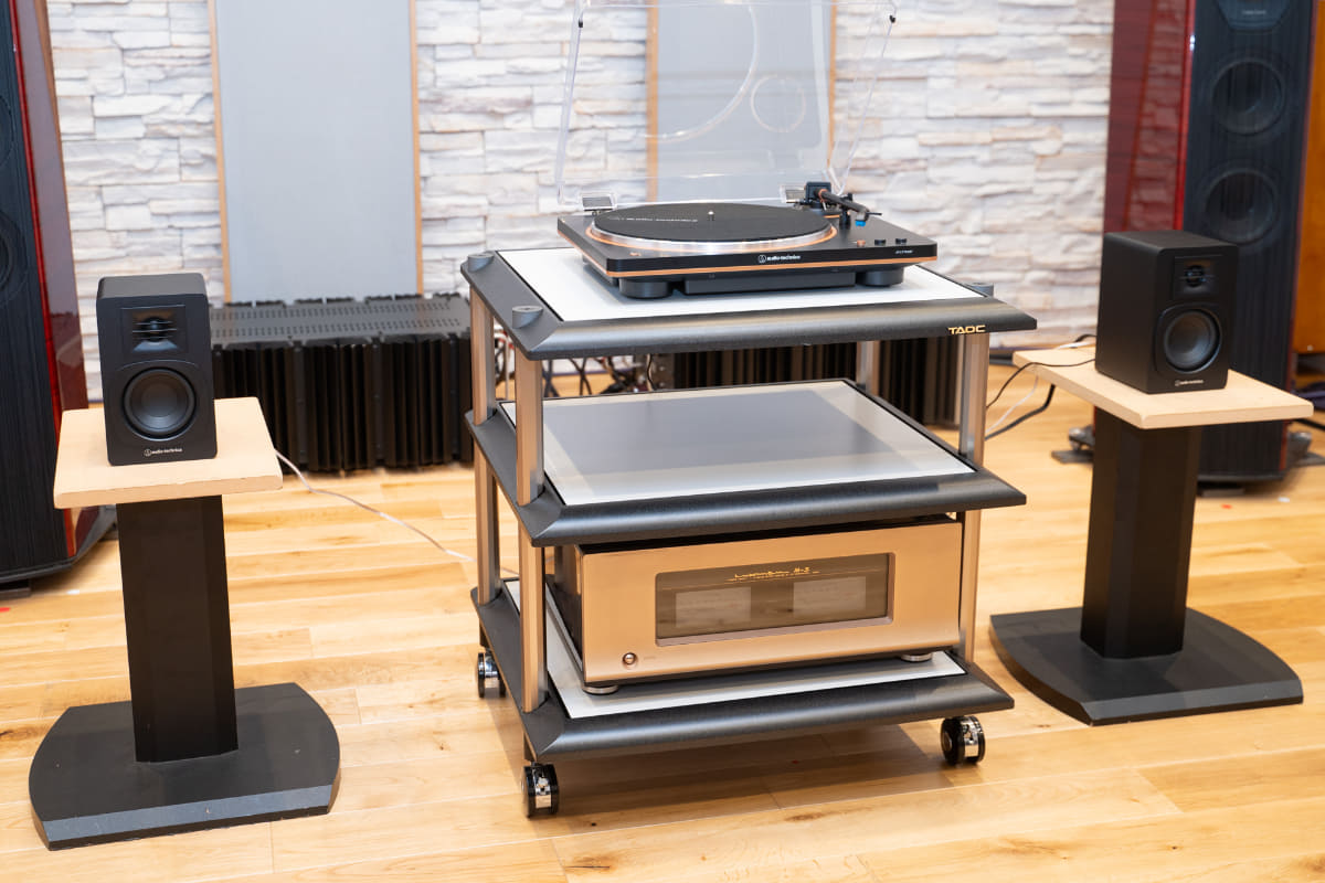 アクティブスピーカー「AT-SP3X」と組み合わせた