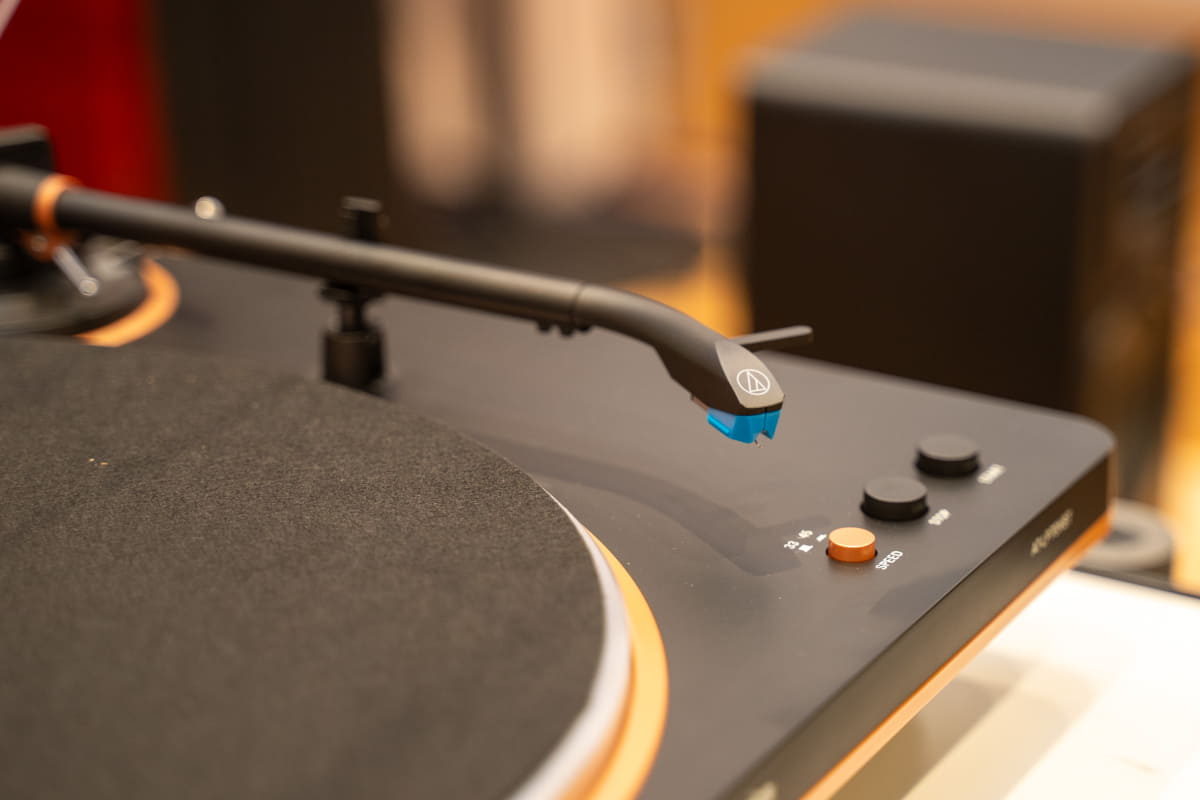 0.6milの接合丸針を採用した「AT-VM95C」付属する