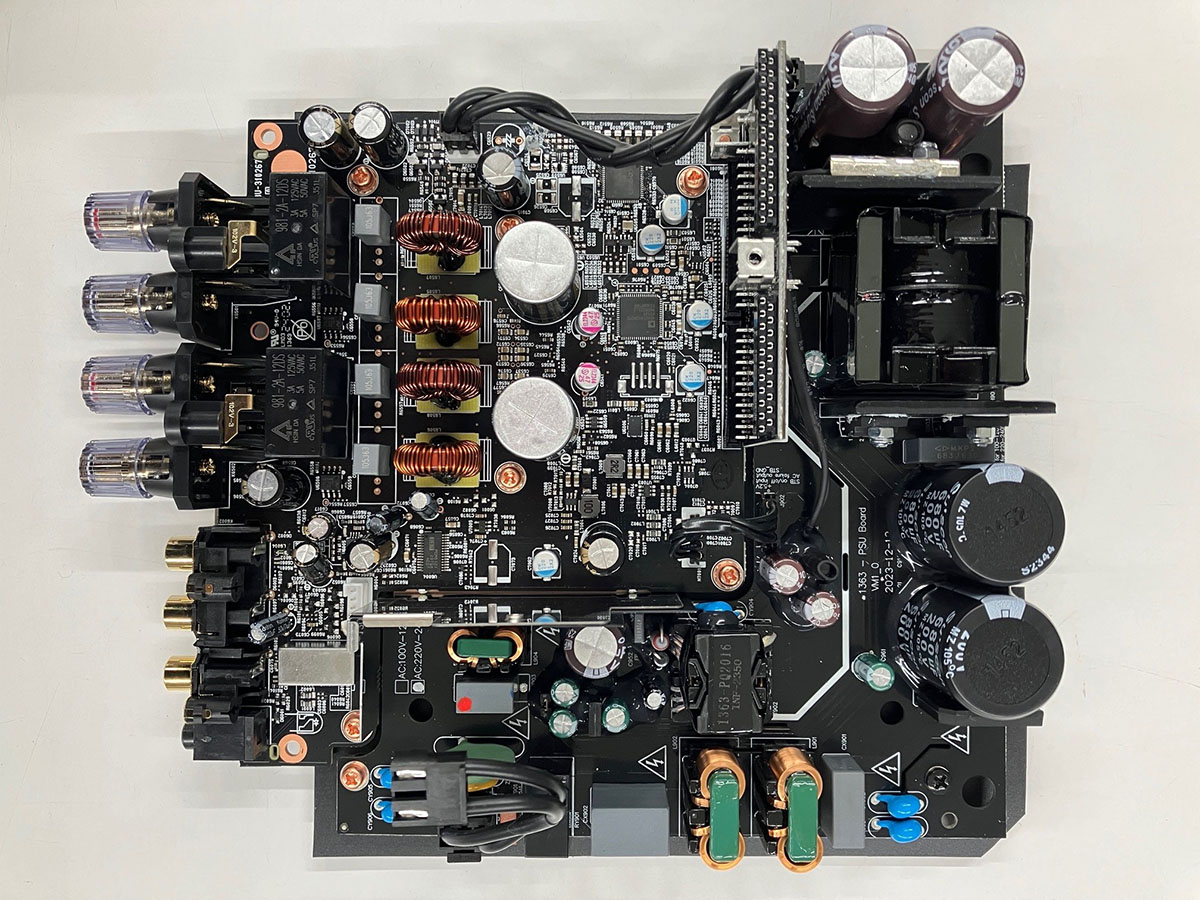 「MODEL M1」の内部基板