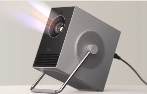 【美品】LG小型ポータブルプロジェクター 持ち運べる＆高画質！ 超小型4Kプロジェクター「LG CineBeam Q