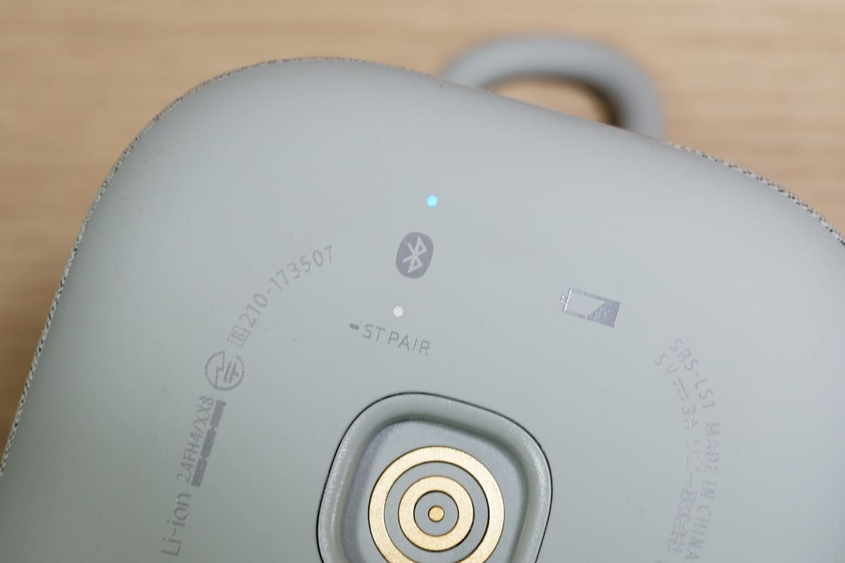 Bluetoothペアリングボタンを長押しして、「ST PAIR」のランプが光ればステレオペア化完了