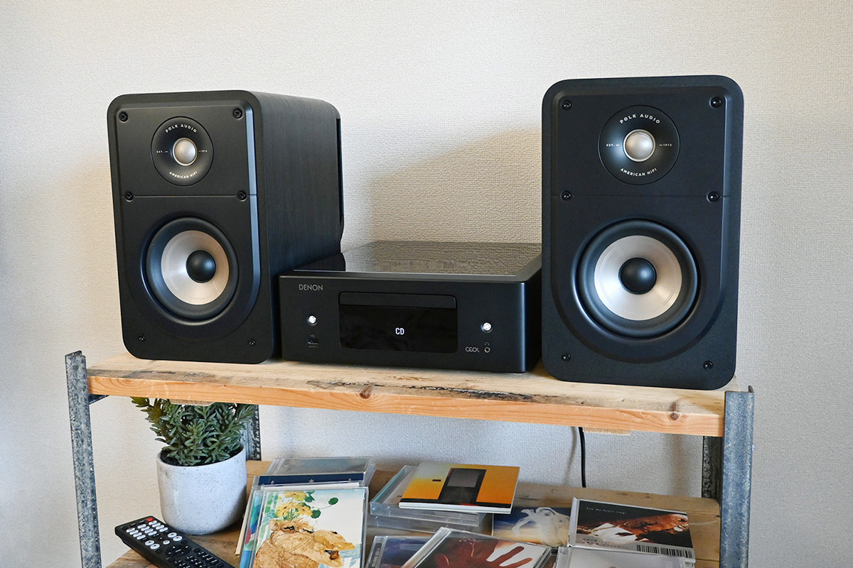 RCD-N12とES15の組み合わせ。デザイン的にもマッチして格好良いです。サイズは往年のミニコンポよりひと回り大きいくらい