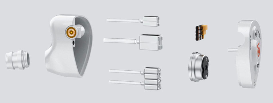 筐体内部。ダイナミック×1、BA×4、マイクロプラナードライバー×4の計9ドライバーを搭載。各ドライバーは、独立した4チャンネルのサウンドガイドと電子クロスオーバーシステムで緻密に制御されている