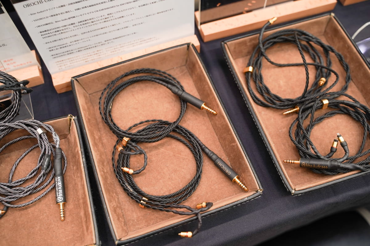 新ハイエンドイヤフォンケーブル「OROCHI Ultimate」