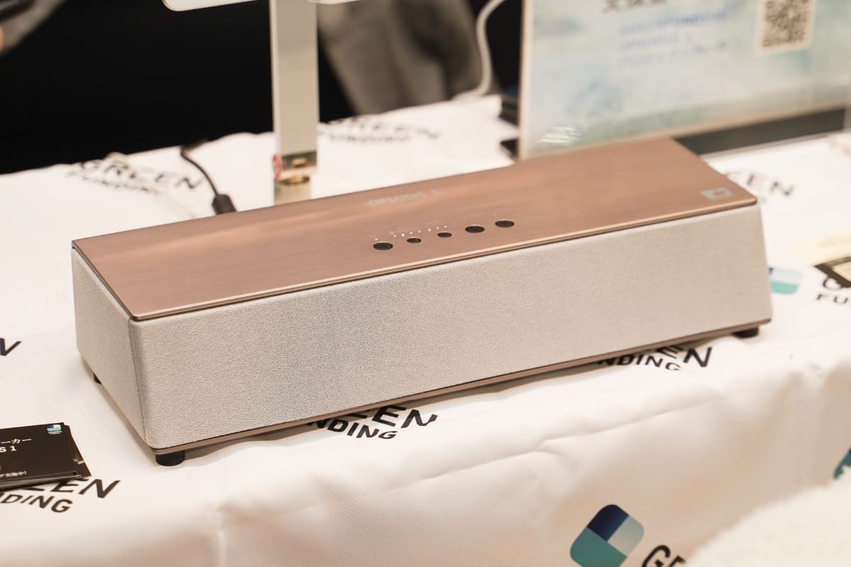 鹿島建設が、GREEN FUNDINGでクラウドファンディングを実施中の立体音響技術「OPSODIS」を使った小型スピーカー「OPSODIS 1」も体験できる