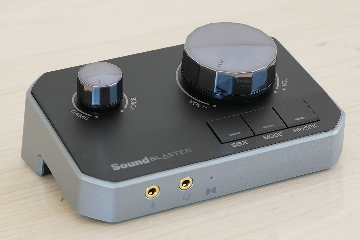 左のノブがGameVoice Mixノブ。ゲームの音とボイスチャットの音のバランスをコントロールできる