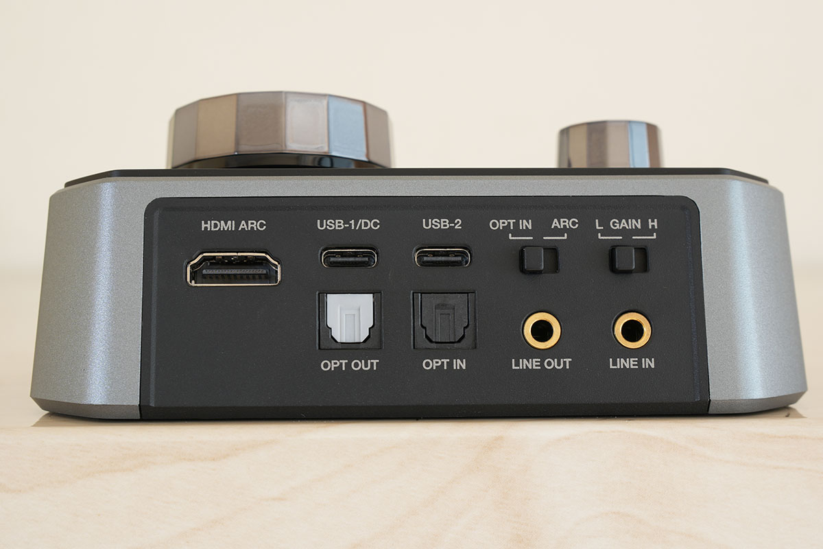 Sound Blaster G8の背面。HDMI ARCも備えている