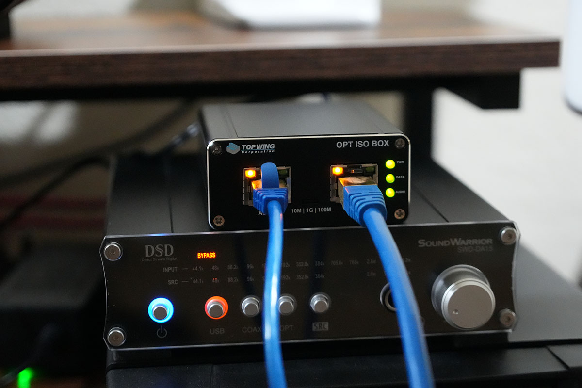 USB-Cイーサネットアダプターに接続している長いLANケーブルをOPT ISO BOXに接続