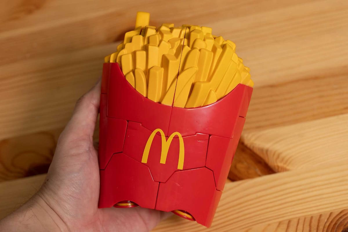 変形前のマックフライポテト弐号機。左上のポテトだけピョコンと飛び出している