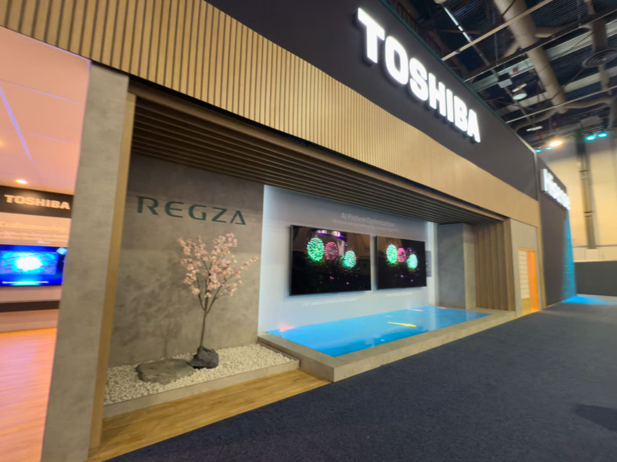 CES 2025でのTVS REGZAブース。Hisenseブースの一部を使う形で展示が行なわれた